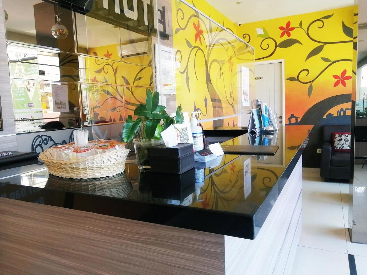 Dom Hotel Jogja Ngaglik Esterno foto